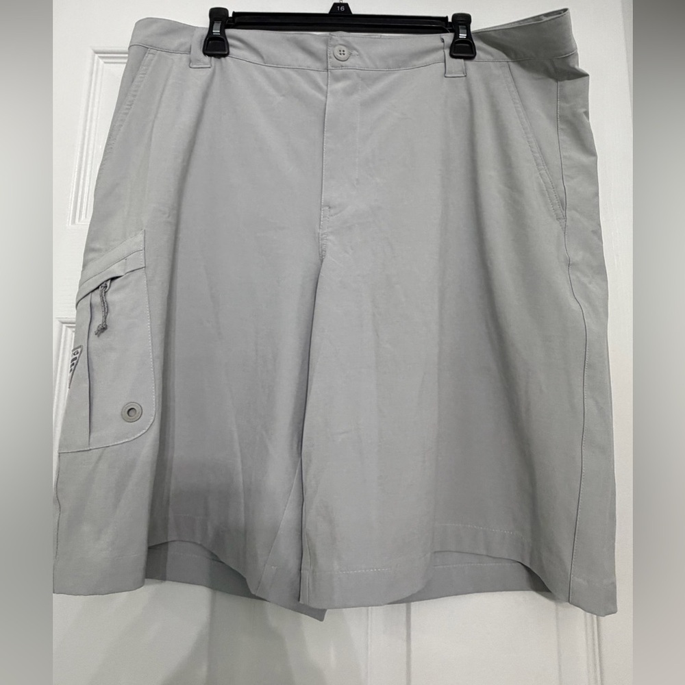 Columbia Light Gray Cargo Shorts